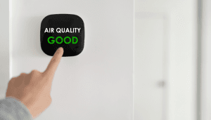 thermostat that reads "air quality good"