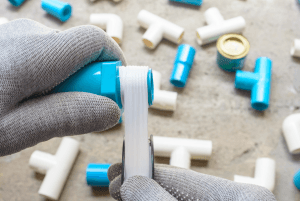 Pipe joint with sealing pipe tape