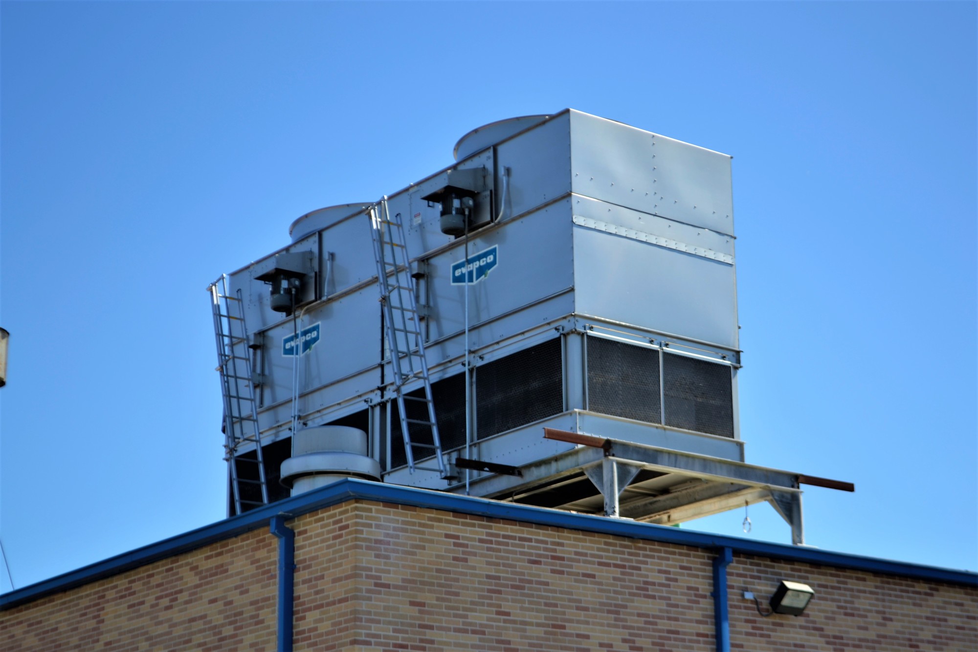 commercial cooling towers